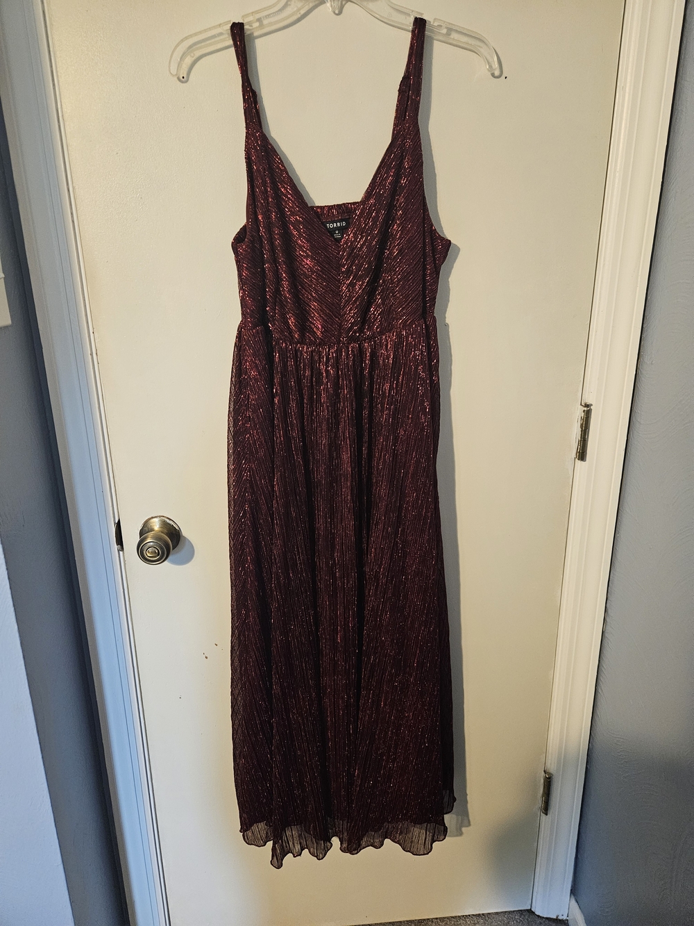 EUC Torrid Sparkling Burgundy Midi Dress with V-Neck